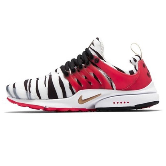 Athletic_Shoes